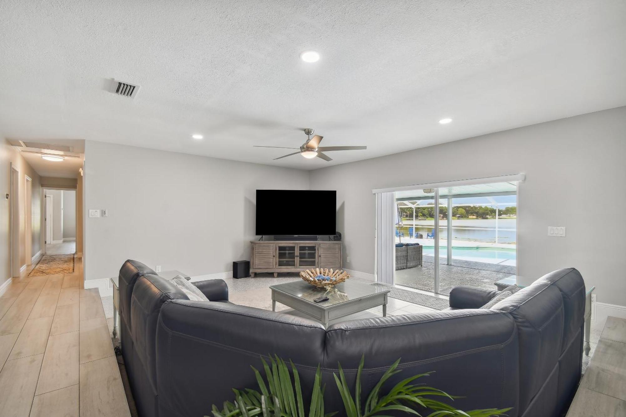 Lake House Westchase Area. Heated Pool Waterfront! Tampa Exterior photo