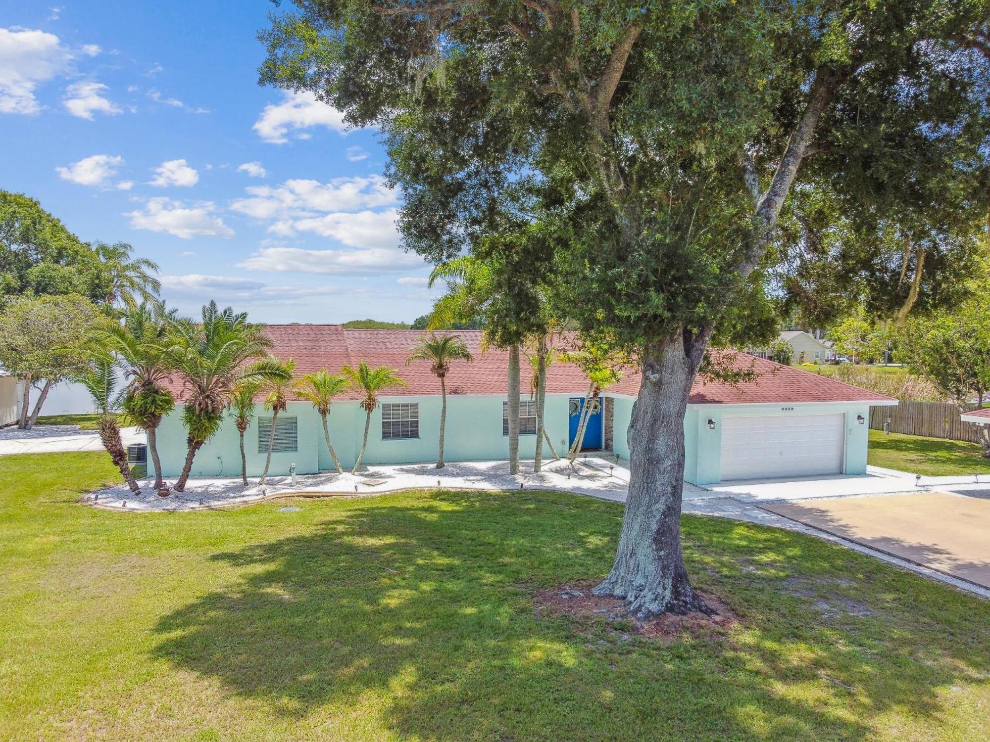 Lake House Westchase Area. Heated Pool Waterfront! Tampa Exterior photo