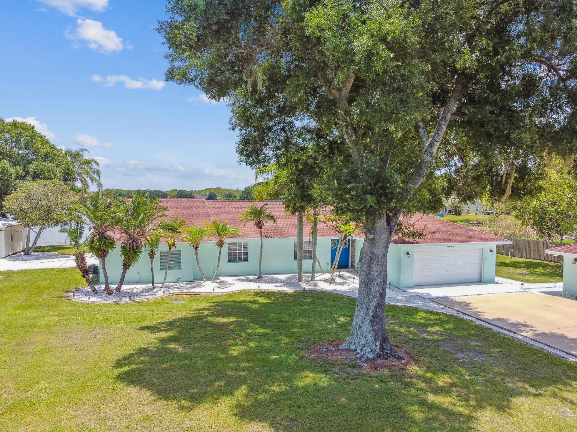 Lake House Westchase Area. Heated Pool Waterfront! Tampa Exterior photo
